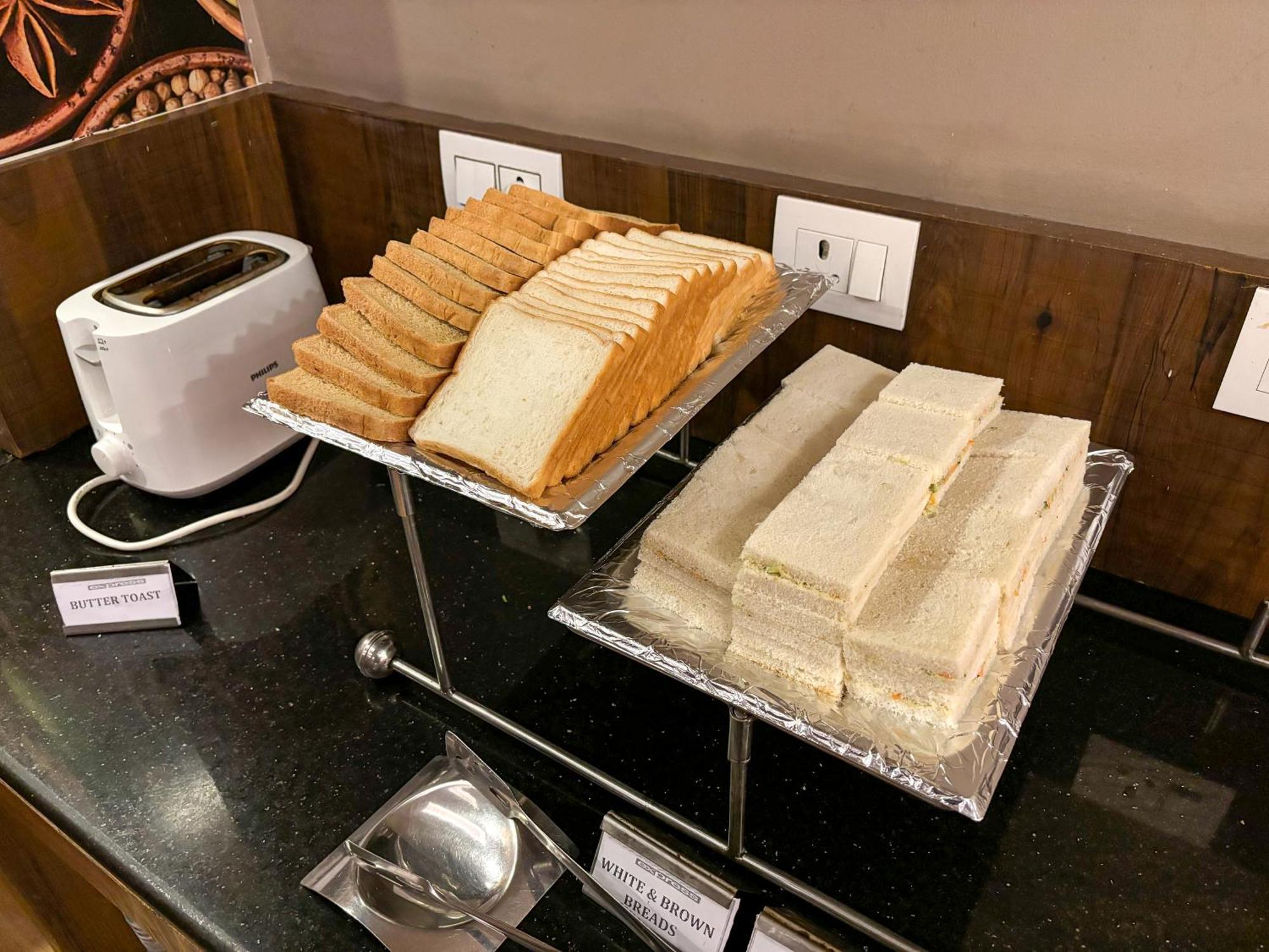 Hotel Oxmo Delhi Airport With Free Airport Transsfer 뉴델리 외부 사진
